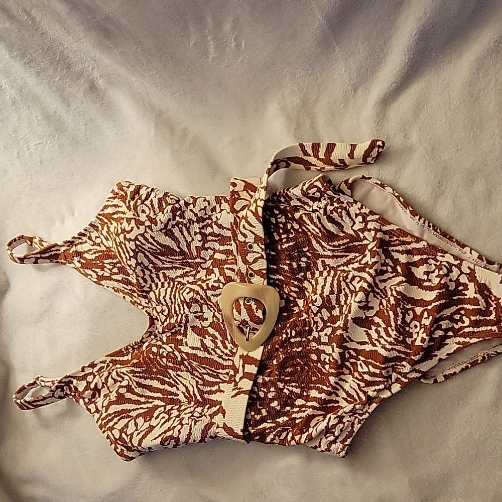 Women's 1pc Swimsuit Size L
